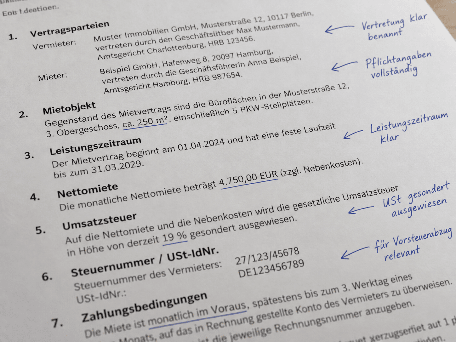 Illustrativer Gewerbemietvertrag mit Vertragsparteien, Geschäftsführung, Mietobjekt, Leistungszeitraum, Nettomiete und Umsatzsteuer