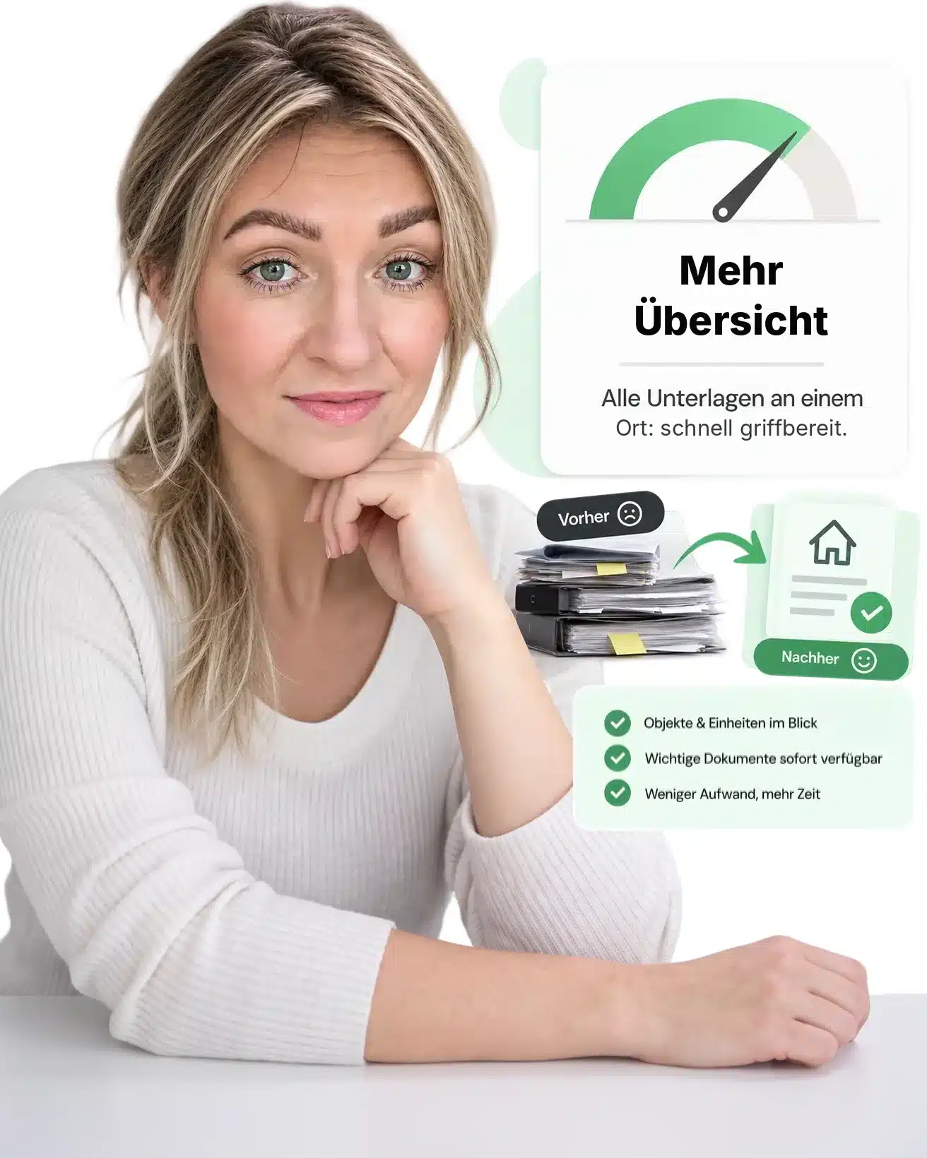Jacqueline Bender am Schreibtisch mit Karte „Mehr Übersicht“ und Vorher-Nachher-Vergleich: Aktenstapel wird zur digitalen Immobilienakte